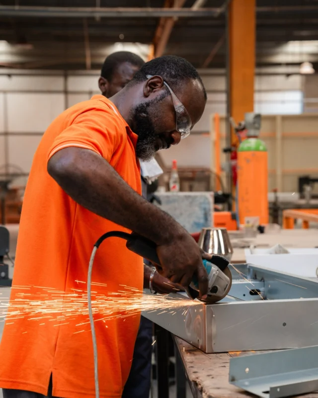 Forging visions into reality 🔩⚡
At Team Visual Solutions, every cut, weld, and finish is crafted by a team that turns metal into masterpieces.
نحوّل الرؤية إلى واقع ملموس.
في Team Visual Solutions، كل قصّة، وكل لحام، وكل تشطيب يجري على يد فريق يحوّل المعدن إلى قطع فنية متقنة.