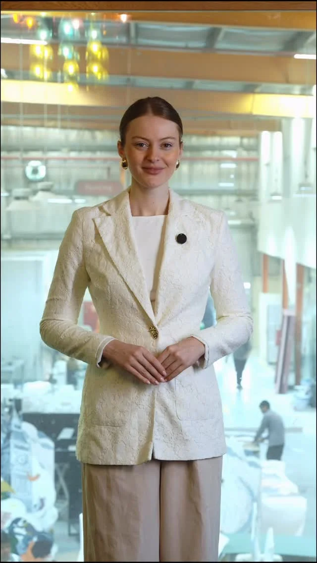 What makes a space stand out isn’t just lighting or colours. It’s depth, scale, and structure that change how people move, pause, and feel the brand.
ما يميز أي مساحة ليس الإضاءة أو الألوان فقط، بل العمق، والحجم، والبنية التي تؤثر في حركة الزوار، وتوقفهم، وطريقة شعورهم بالعلامة التجارية.

#teamvisualsolutions #customdisplays #bespokedesigns #creativesolutions #displayinnovation