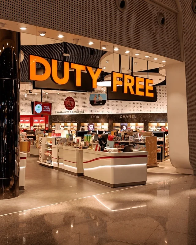 In duty free, the display has only seconds to make the product grab attention. 

DM us your travel retail brief, and we’ll help plan a display that looks sharp and works efficiently.

في بيئة السفر، الانتباه سريع والقرار أسرع. لذلك يجب أن يعمل عرض السوق الحرة بوضوح وكفاءة من اللحظة الأولى.
شاركنا موجز مشروعك، وسنساعدك في تخطيط عرض واضح، أنيق، وعملي.

duty free display, travel retail display, airport retail, luxury product display, retail display Dubai]

#teamvisualsolutions #dutyfree #travelretail #customdisplays #dubai